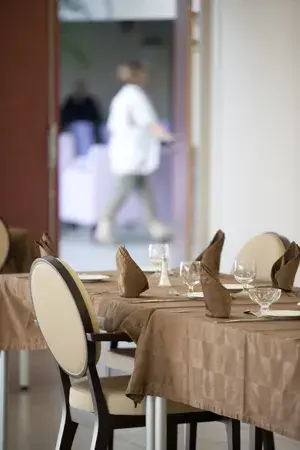 restaurant-ehpad-perols Salle de restaurant à l'EHPAD la Martégale, maison de retraite médicalisée à Pérols