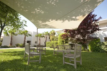 Jardin à l'EHPAD de la Cyprière, maison de retraite médicalisée à Juvignac