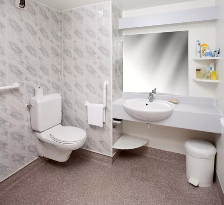 salle-de-bain-ehpad-juvignac Salle de bain à l'EHPAD de la Cyprière, maison de retraite médicalisée à Juvignac
