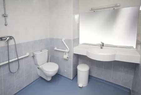 salle-de-bain-individuelle-ehpad-montpellier Salle de bain de l'EHPAD Les Aigueillères, maison de retraite près de Montpellier
