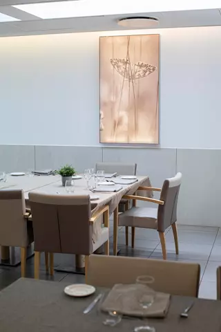Tables dressées au restaurant de l'EHPAD la Cyprière près de Montpellier