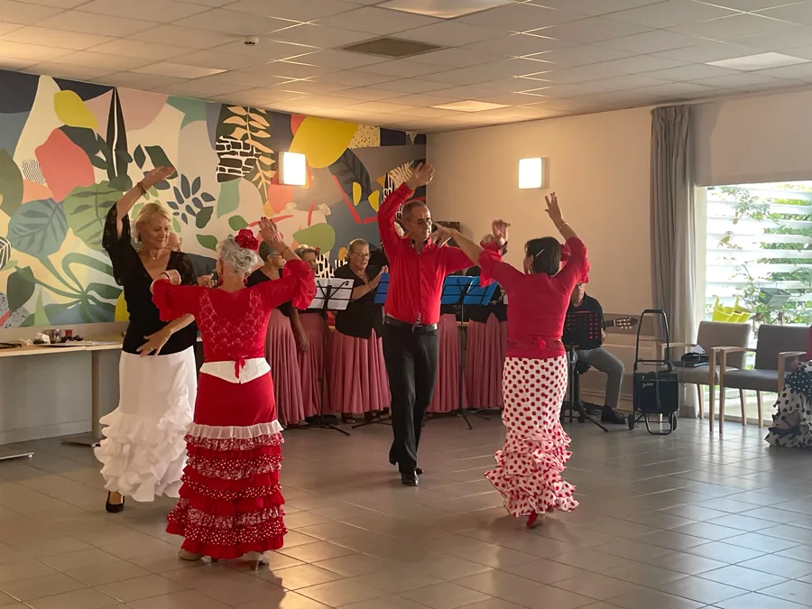 Danseuses Sévillanes à la maison de retraite la Martégale